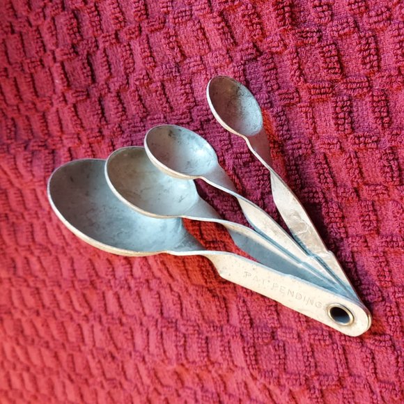 Vintage Measuring Spoons Set - Picture 3 of 14